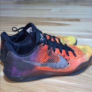 Used Kobe 11 sunset size 8.5 men’s